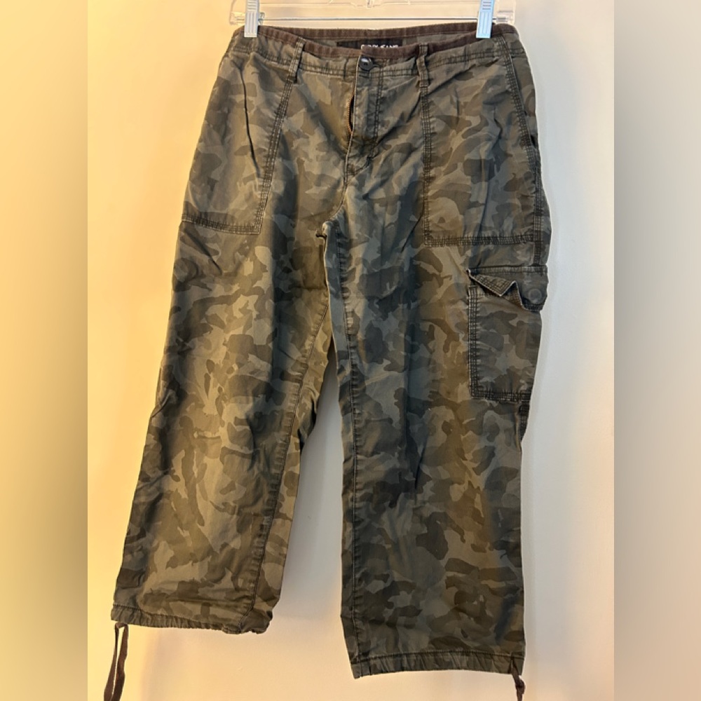 DKNY Jeans Camo Cropped Cargo Pants Size 14 Lightweight